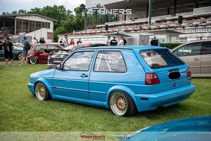 Sourkrauts Inneres Blumenpflücken
Imagen del reportaje de la revista Tuning Area4tuners.es, de la concentración de coches Tuning del año 2022 en Sourkrauts Berlín Alemania