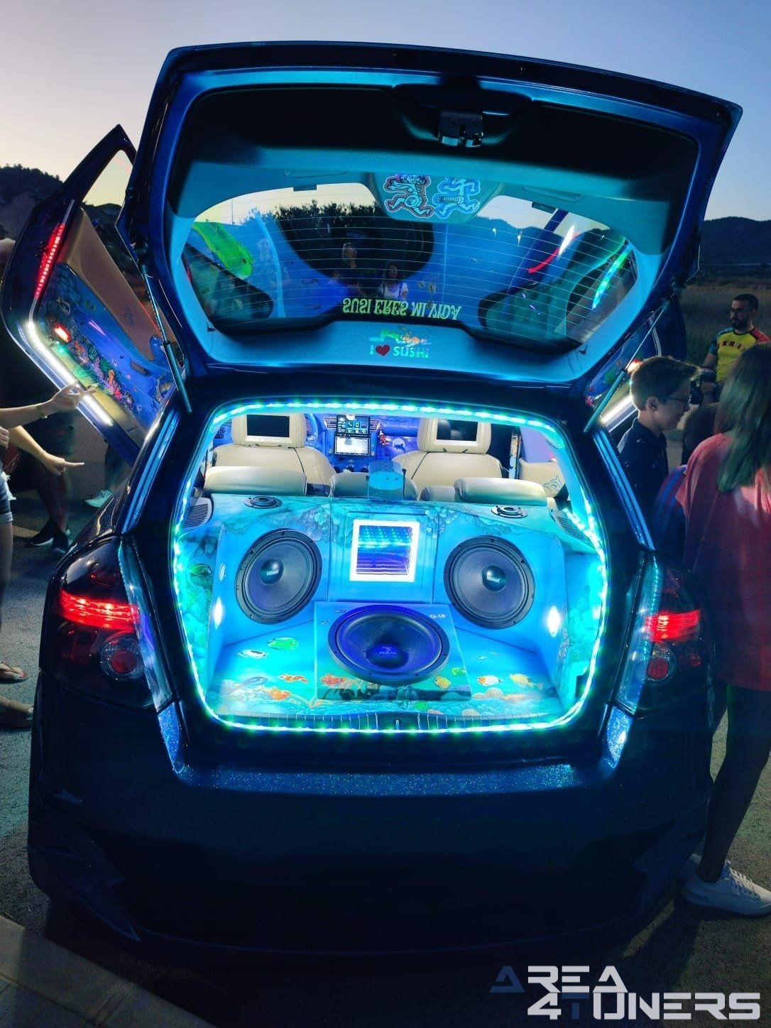 1a Concentración Villa De La Romana
Imagen del reportaje revista Tuning Area4tuners.es, concentración de coches Tuning del año 2022 en La Romana, Alicante, España