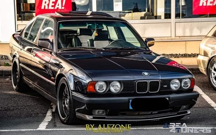 Jsr nº 4 Träff
Imagen del reportaje de la revista Tuning Area4tuners.es, de la concentración de coches Tuning del año 2022 en Jönkoping, Suecia