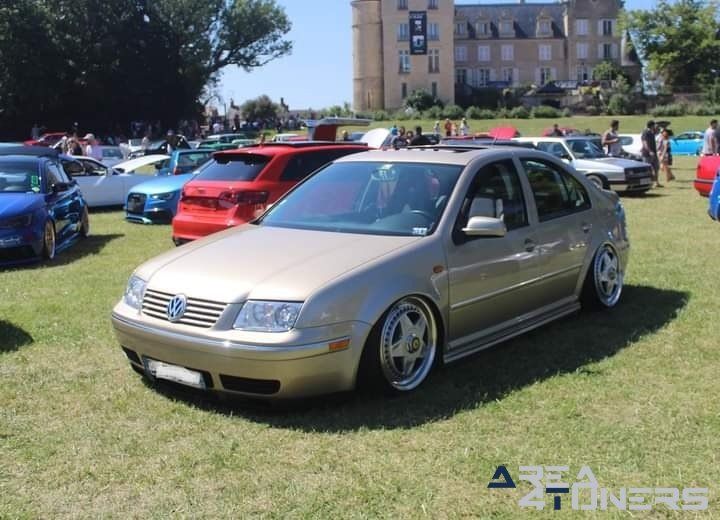 VWSE 2022
Imagen del reportaje de la revista Tuning Area4tuners.es, de la concentración de coches Tuning del año 2022 en Chateau De Blet, Francia