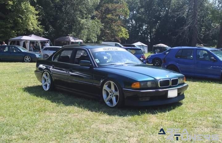 VWSE 2022
Imagen del reportaje de la revista Tuning Area4tuners.es, de la concentración de coches Tuning del año 2022 en Chateau De Blet, Francia