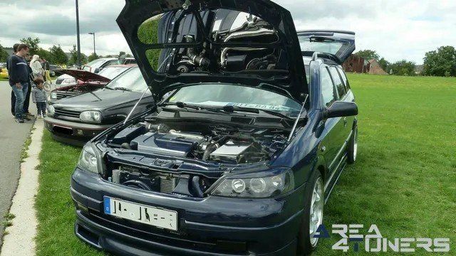 Reportaje de Meeting Lazy Sunday 2k17 Reportaje de la revista de coches Tuning Area4tuners sobre la concentración realizada en el año 2017 en Jabbeke Bélgica