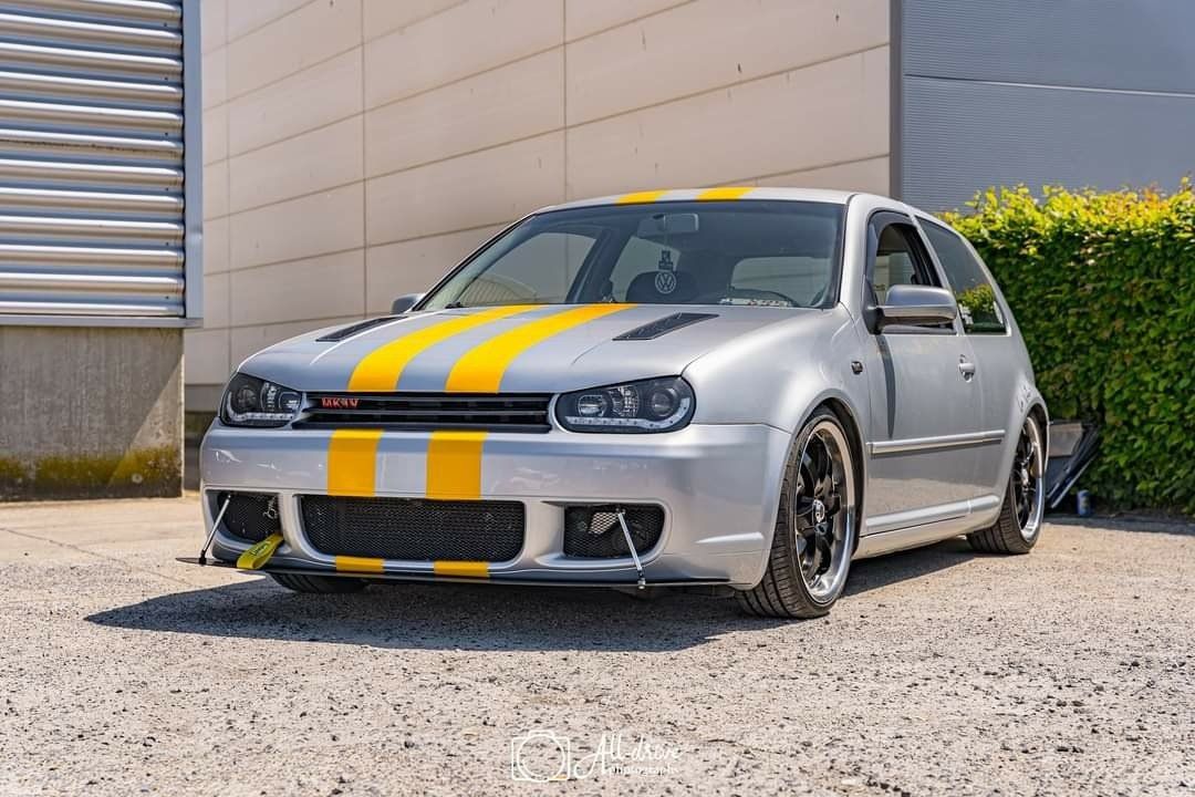 Art On Wheels 2k21
Imagen del reportaje de la revista Tuning Area4tuners.es, de la concentración de coches Tuning del año 2021 en Moorslede Bélgica