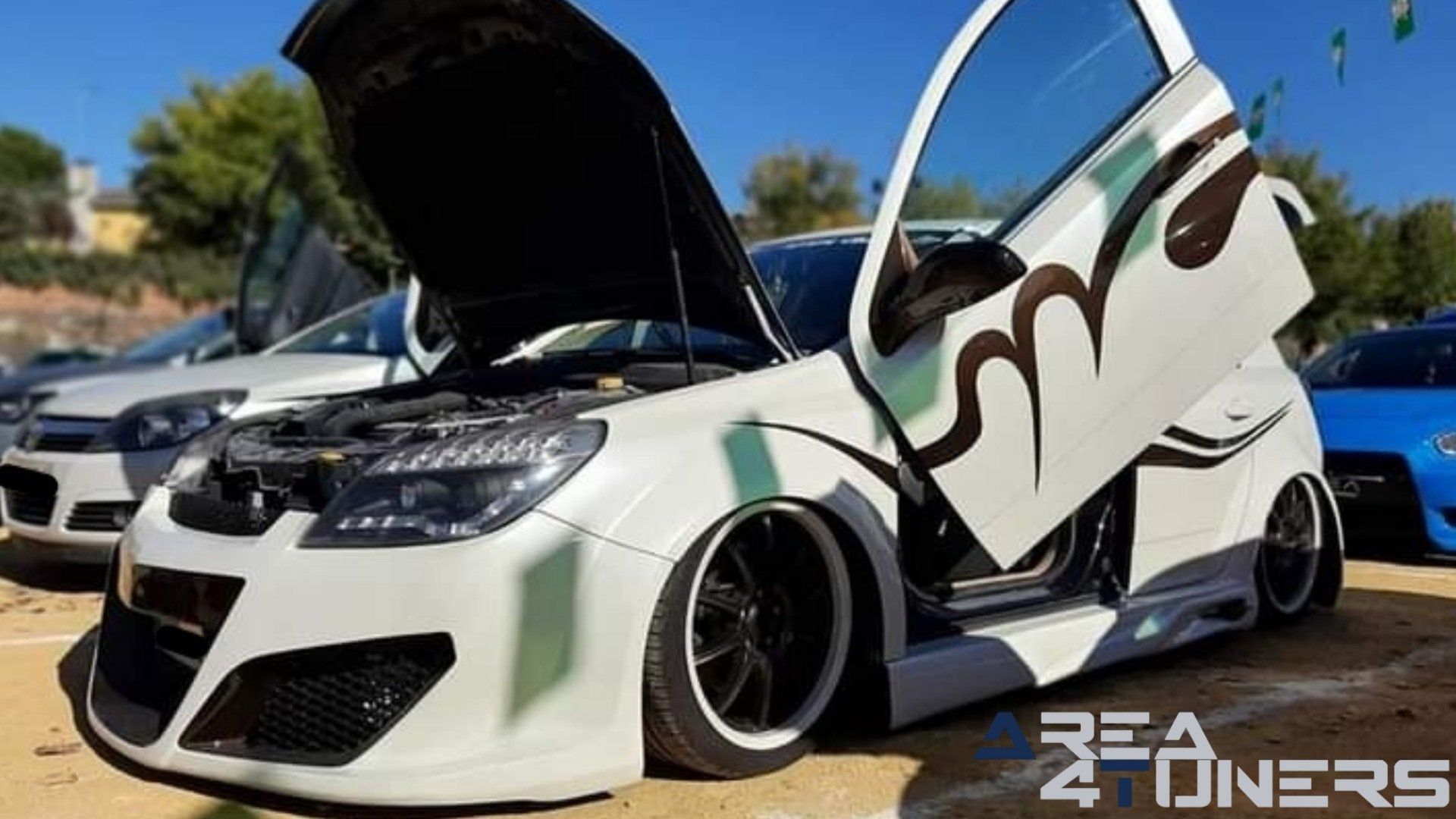 Reportaje de Kdd Méntrida Reportaje de la revista de coches Tuning Area4tuners sobre la concentración Kdd Méntrida, realizada en el año 2021 en Méntrida Toledo España