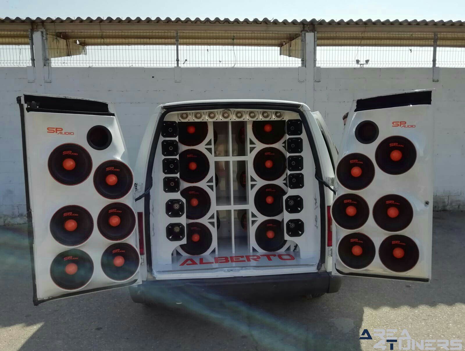 2º The Gold Tuning Show 2k19
Imagen del reportaje revista Tuning Area4tuners.es, concentración de coches Tuning del año 2019 en Deltebre, Tarragona, España