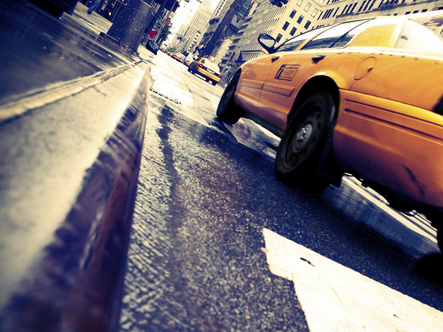 Klick zum Handy Fotokurs Street-Art bei Blende-16.de in der Altstadt von Nürnberg. Handy Fotokurs Street-Art bei Blende-16.de in der Altstadt von Nürnberg.