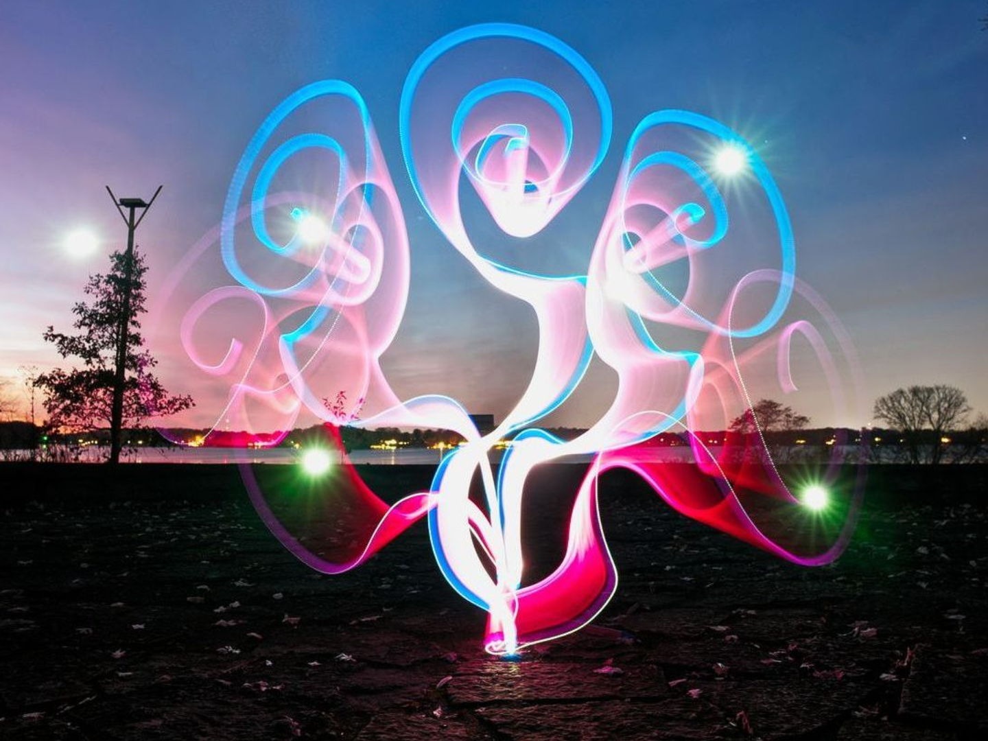 Fotokurs Lightpainting an der Fotoschule Blende-16 - Fotokurse Nürnberg. Fotokurs Lightpainting bei Fotoschule Blende-16 in Nürnberg: Fotokurse und Fotoworkshops.