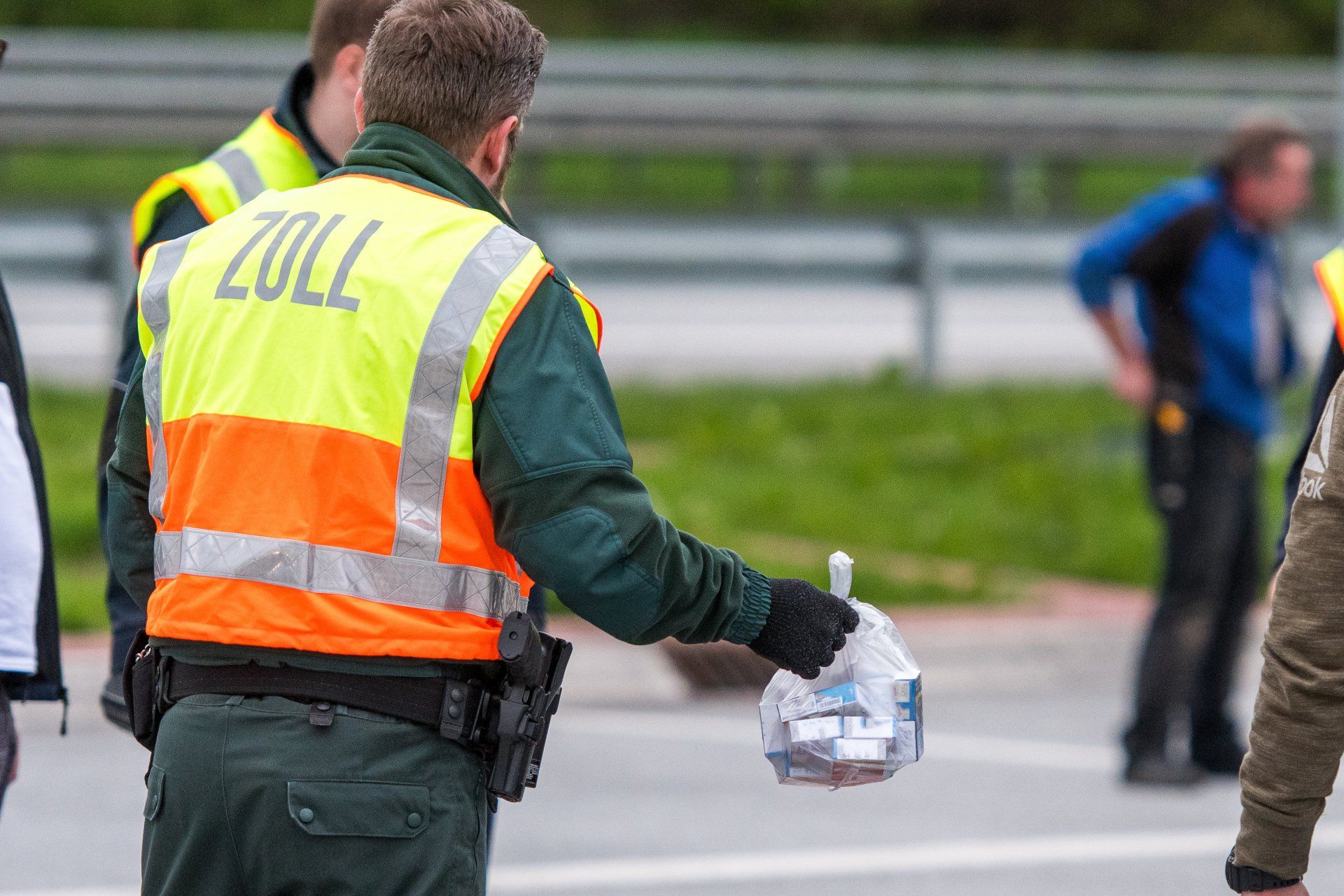 Zoll Beruf Testtraining Zoll, Coaching Zoll Auswahlverfahren, Zoll bewerben, Zoll Prüfung, Zoll Diktat, Mathe, mittlerer Dienst, Ausbildung beim Zoll, Zolltest, Zoll Assessment-Center, Bewerbung Zoll, Zoll AC, Zoll Gruppendiskussion, Zoll Vortrag, Onlinekurs Zoll, Onlinetest Zoll, Zöllner Bewerbung, Studium beim Zoll