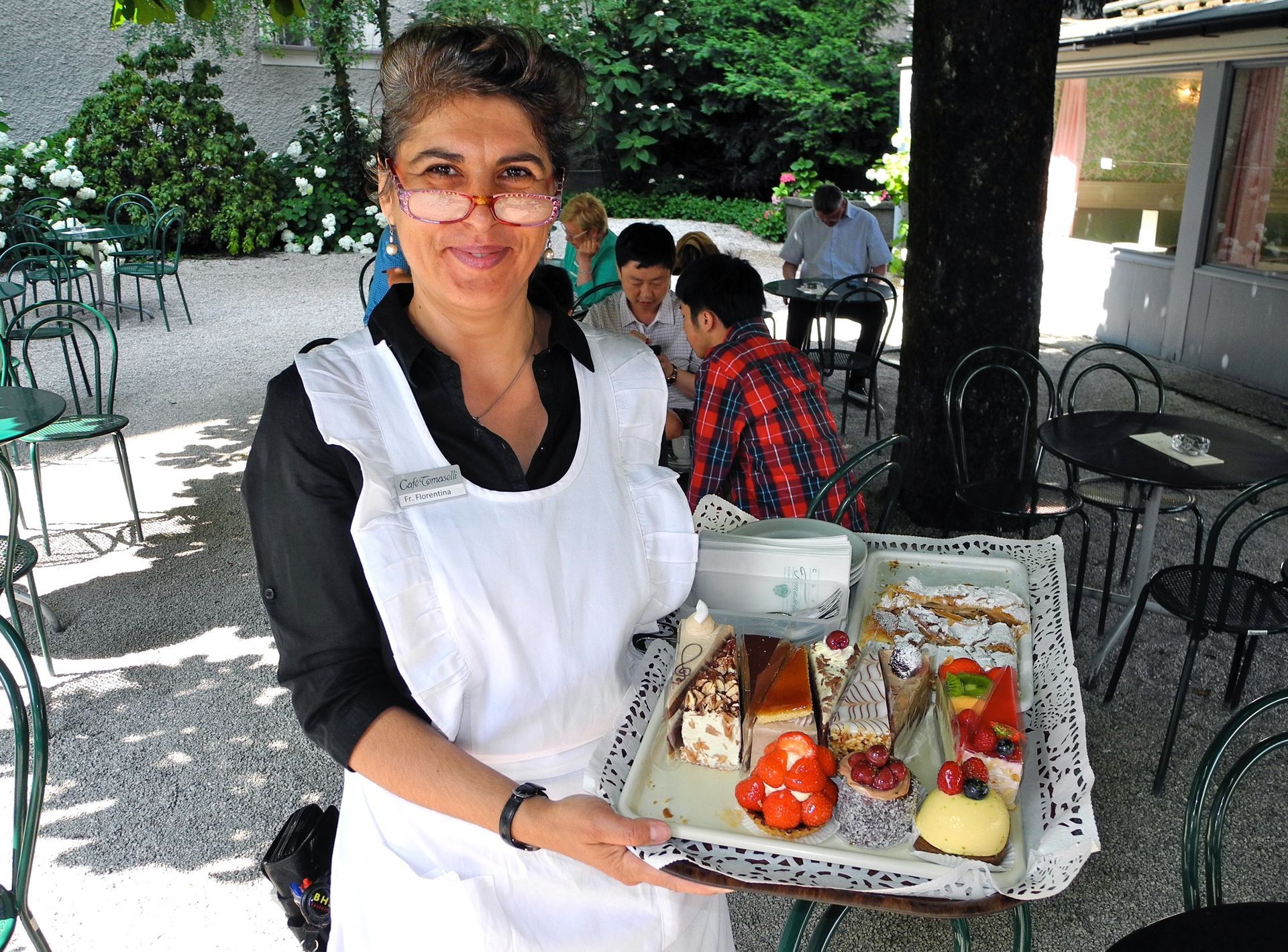 Florentina Rinnerthaler, Kuchendame im Café Tomaselli in Salzburg.