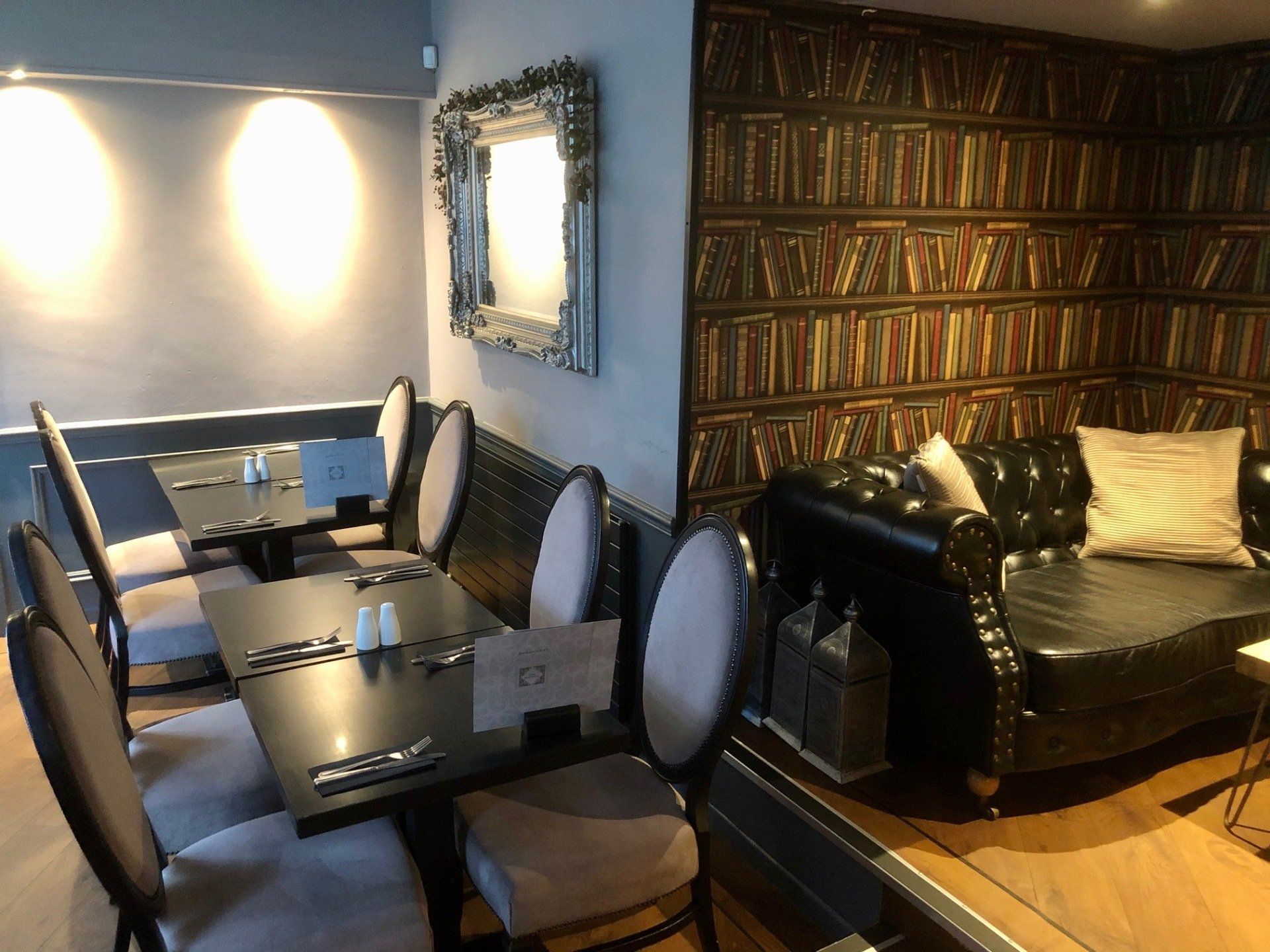 Cafe Bar N'ista Dining