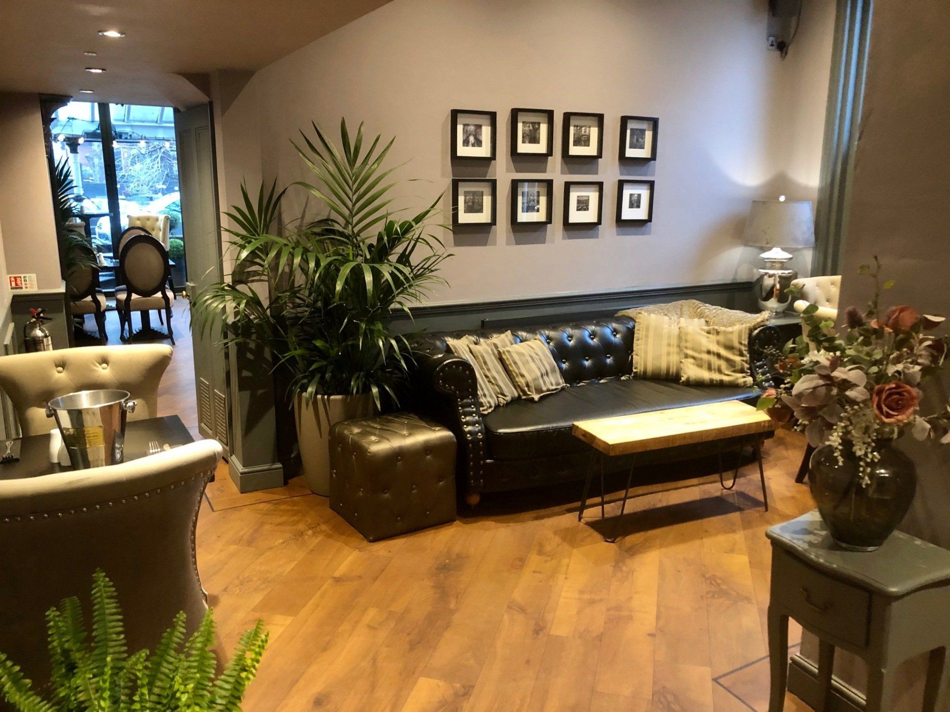 Cafe Bar N'ista snug