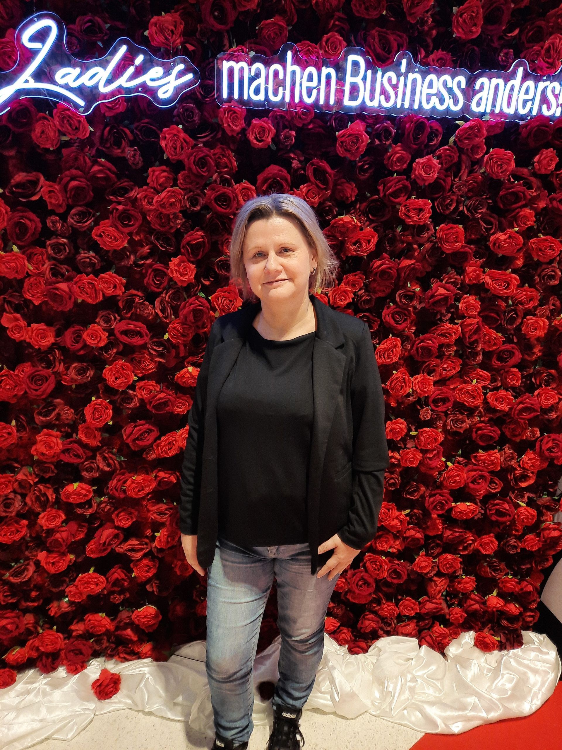 Ladies machen Business anders, wenn sie genug Selbstvertrauen haben. Ladies machen Business anders, wenn sie genug Selbstvertrauen haben.