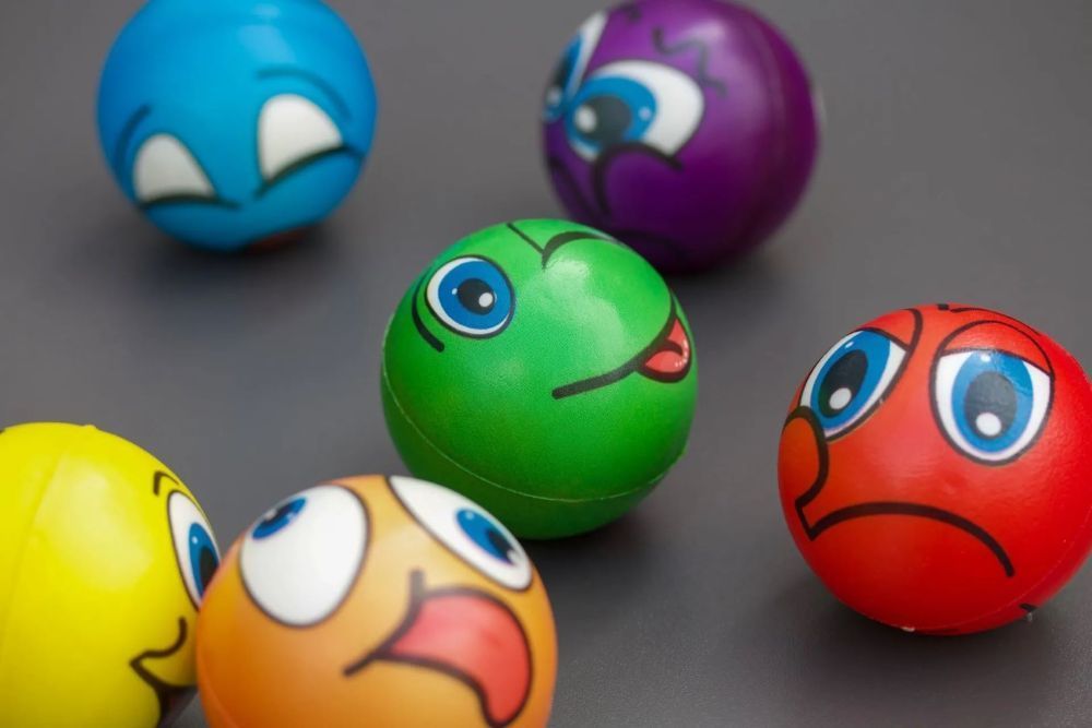 Emotionsbälle Emotionscoaching bei den KompassKids. Alle Gefühle sind in Ordnung.