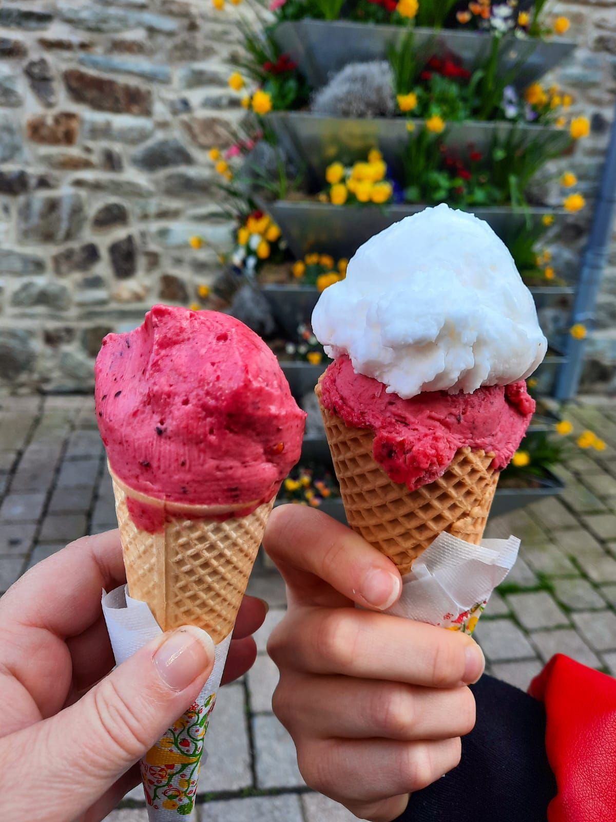 Erstes Eis des Jahres - von meiner Tochter spendiert bekommen