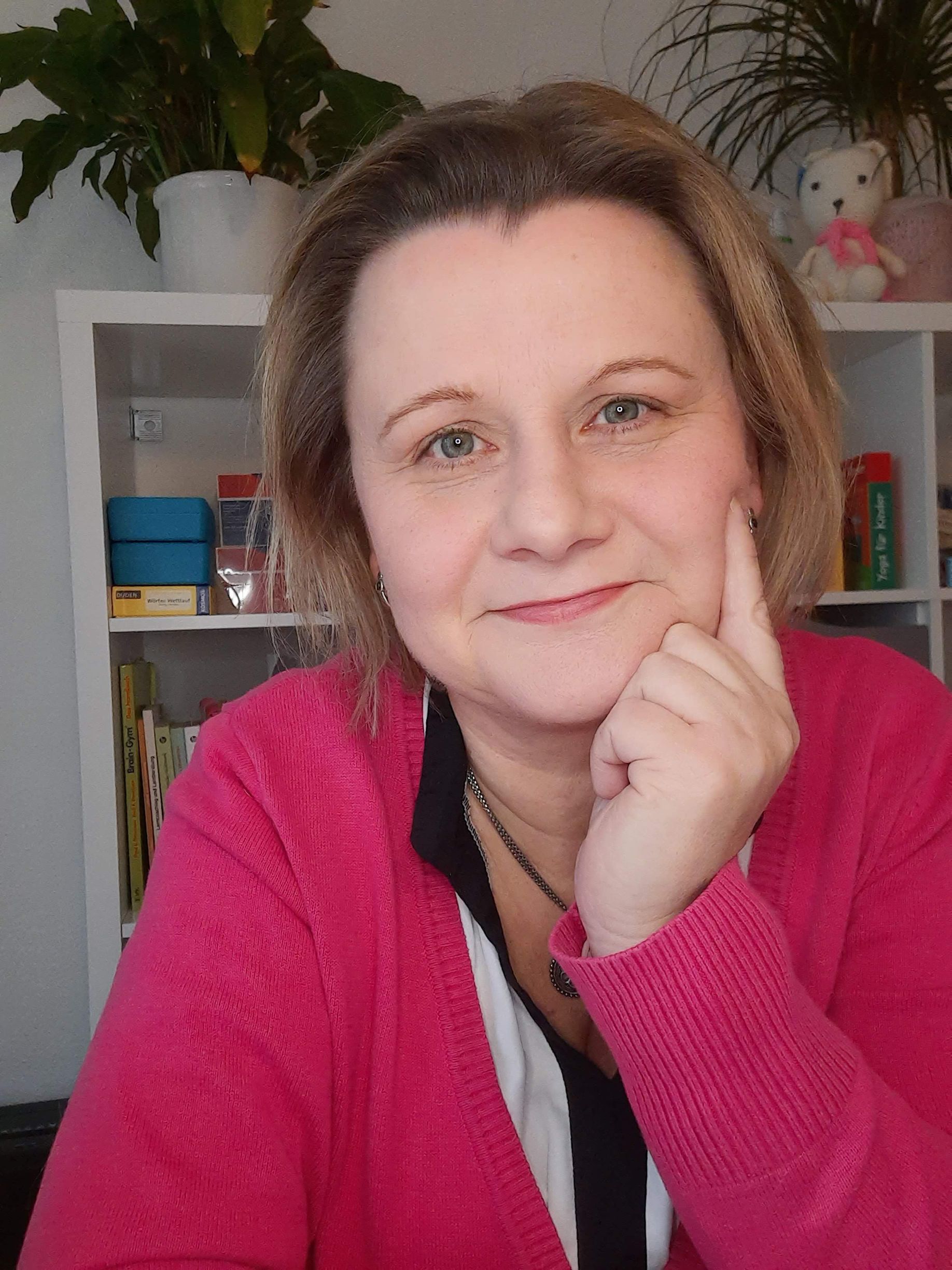 Peggy von den Kompasskids freut sich, dich im Webinar kennenzulernen
