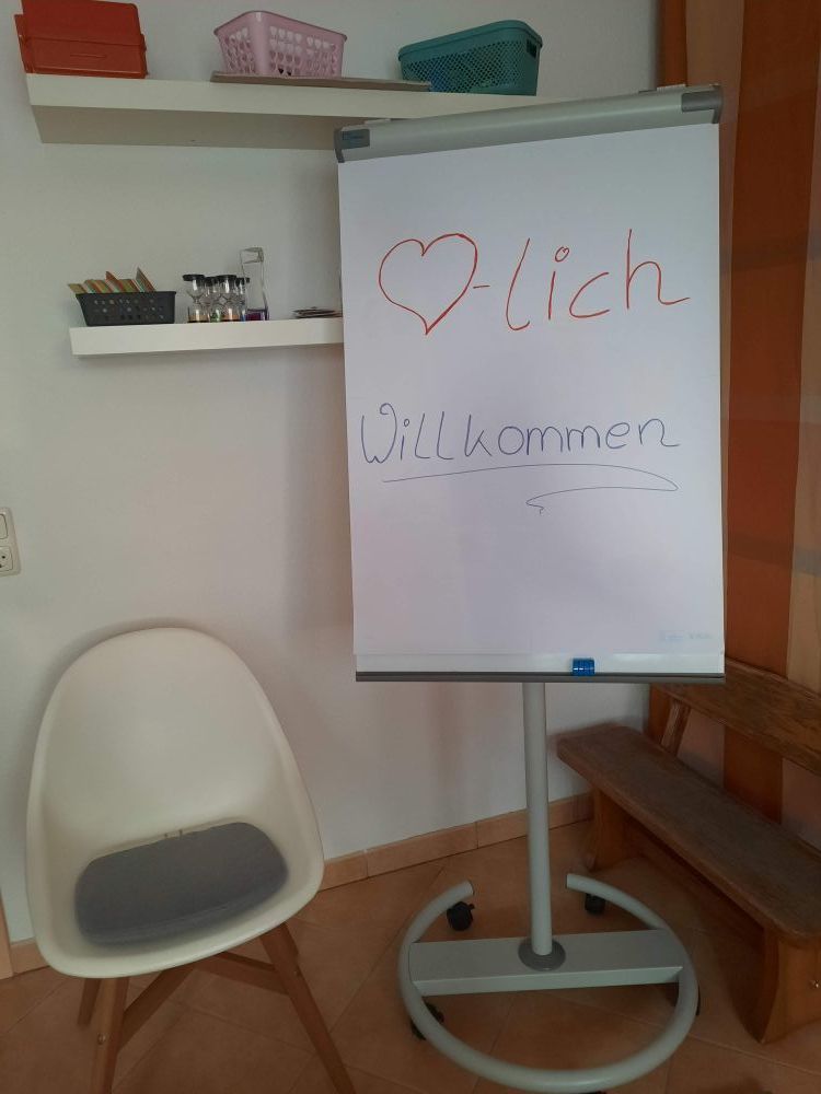 Praxis Innenansicht Praxis Innenansicht Herzlich Willkommen