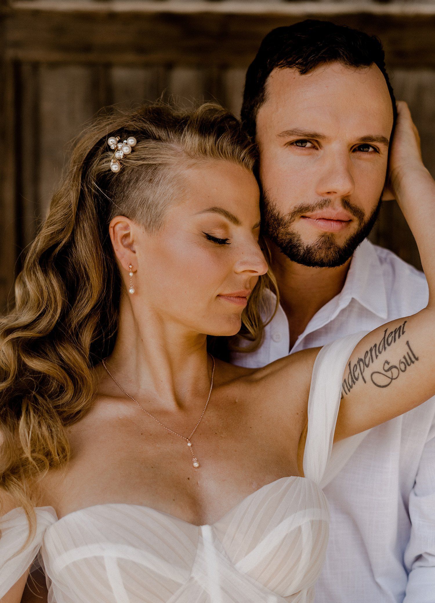 Brautpaar, Liebespaar, Hochzeitsschmuck, Brautschmuck, Accessoires, Halskette, Perlen, Kristalle, Ohrstecker, Haarschmuck, Roségold, Hochzeit