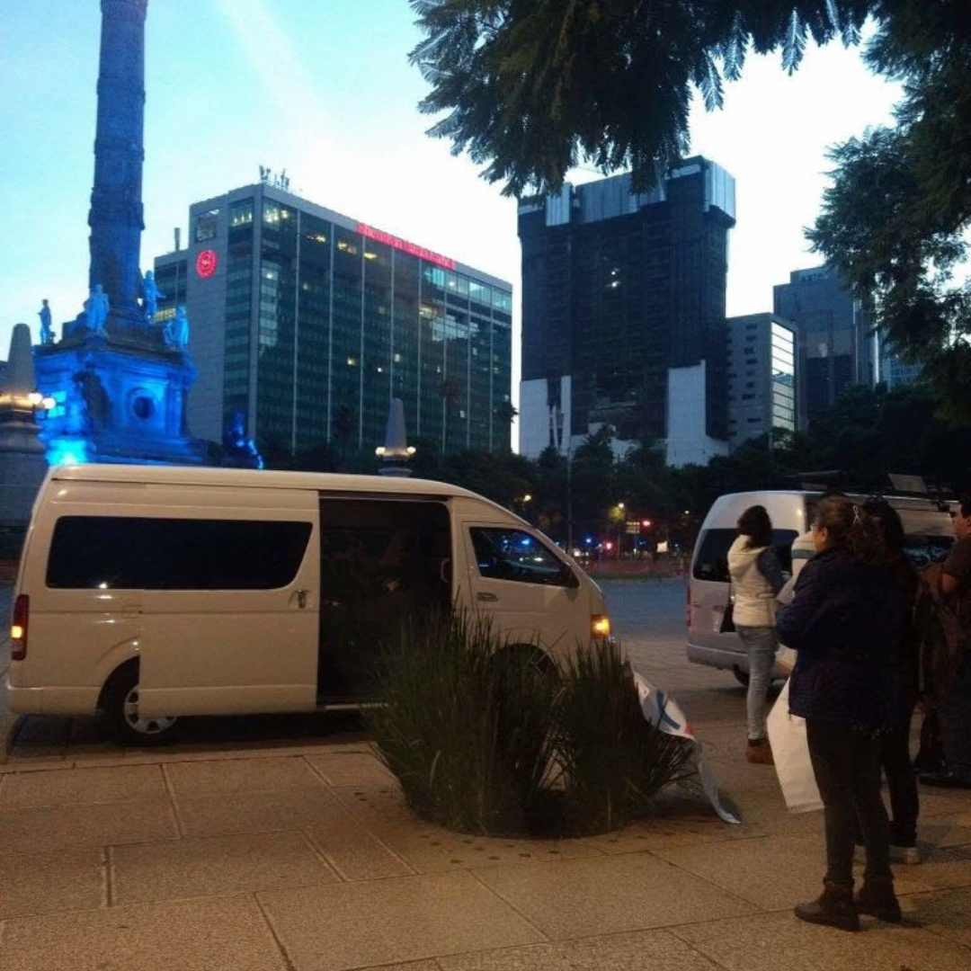 Solicita precios de Renta de camionetas con chofer para 20