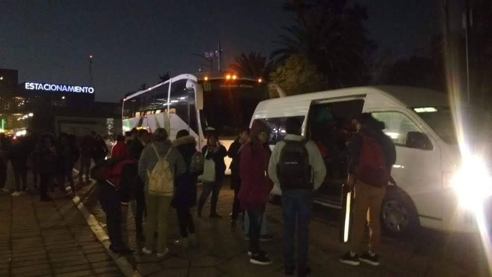 Solicita precios de Renta de camionetas con chofer para 20