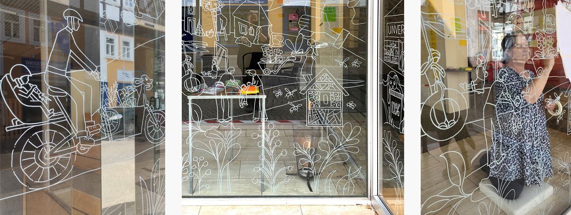 Fertigstellung der Fensterillustration mit Elementen nachhaltiger Stadtplanung wie Begrünung, Mobilität, Energie, Nachhaltigkeit und Zukunftsideen