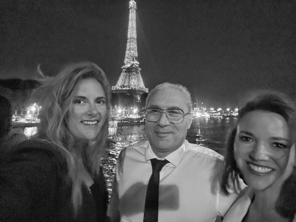 Private chauffeur in Paris with customers