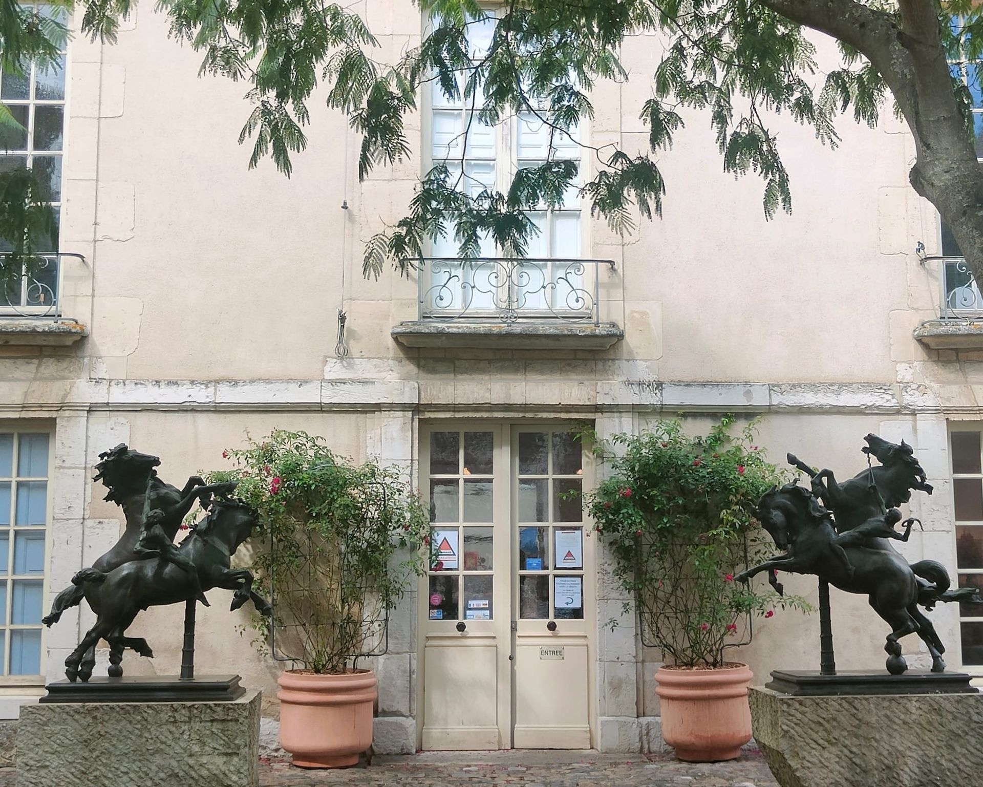 Hourly transportation to Claude Monet’s house and gardens