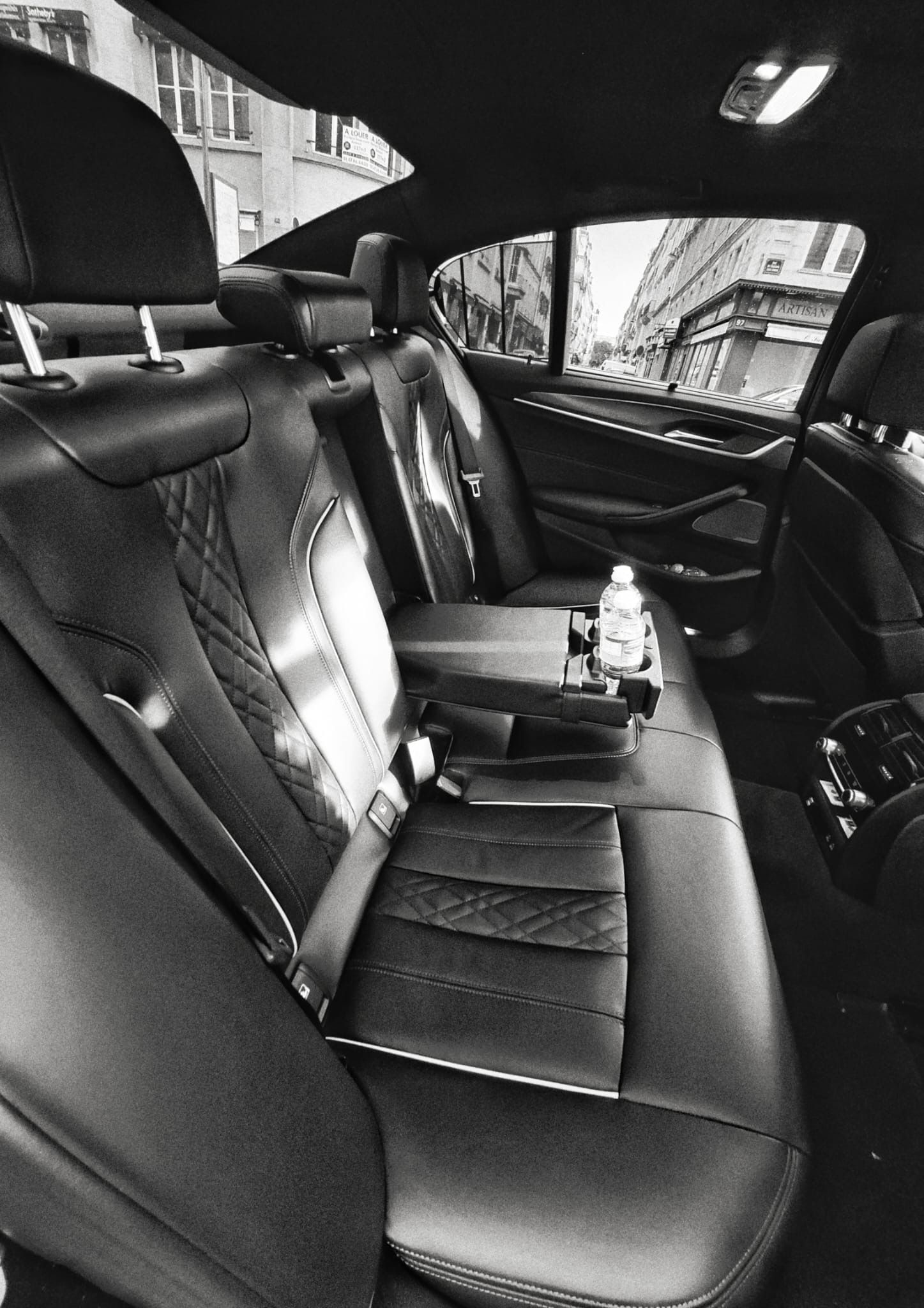 Black car service in Paris