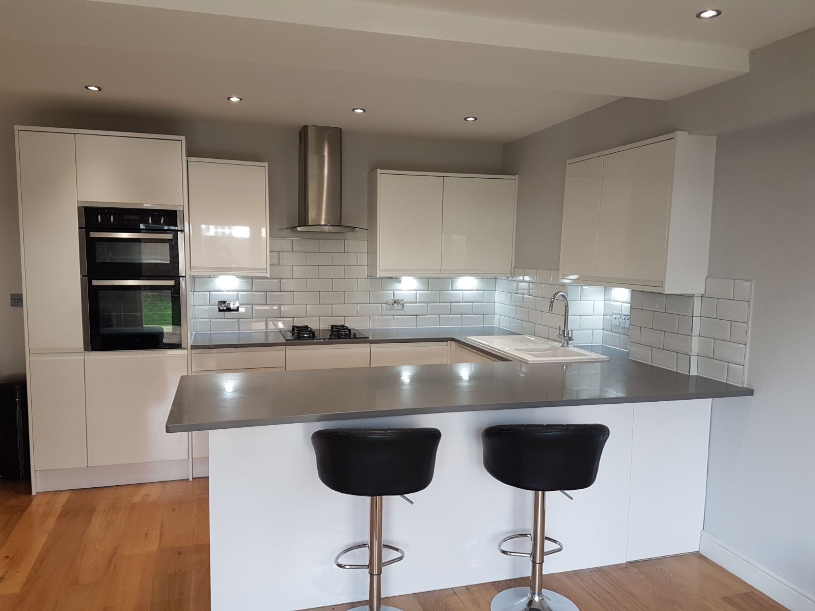 bathroom installers, kitchen fitters designers, builders, building companies, electricians, Plumbers, decorating, plastering, roofing, carpentry, roofers, brickwork walls, Caterham, Warlingham, Croydon, Kenley, Purley, kenley, London, south London, south east London, surrey, sussex, kent,