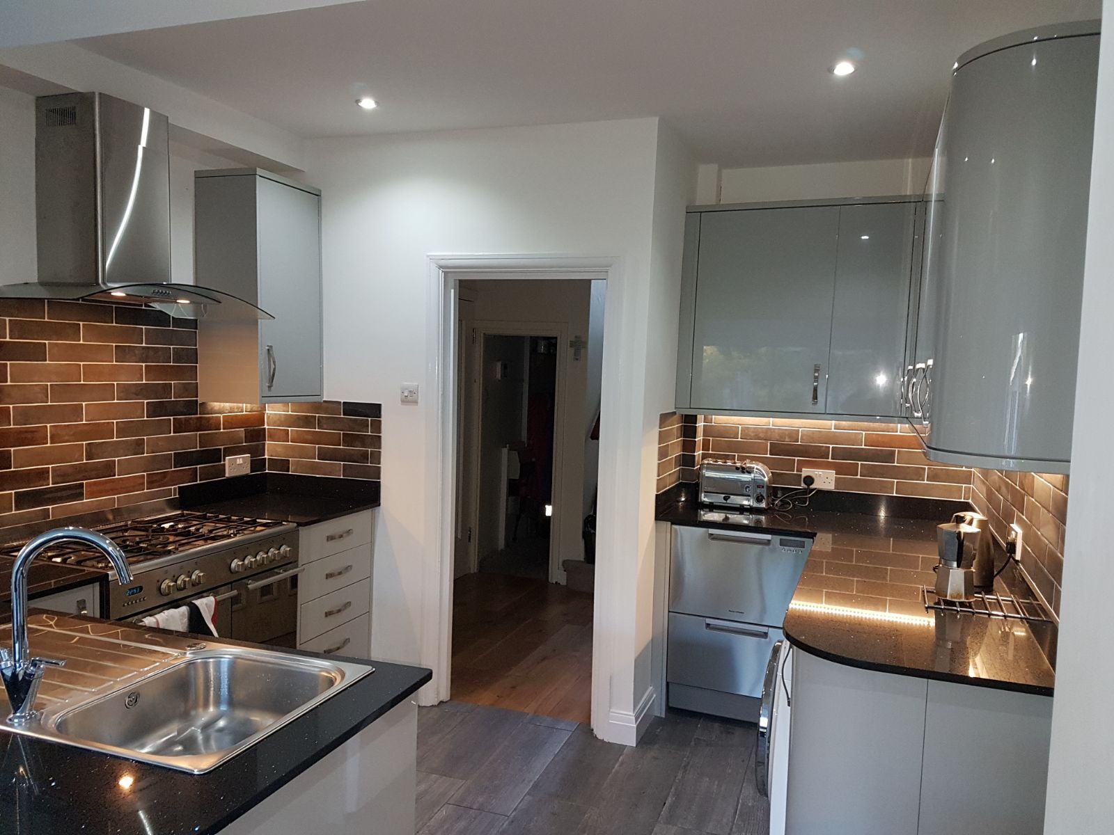 bathroom installers, kitchen fitters designers, builders, building companies, electricians, Plumbers, decorating, plastering, roofing, carpentry, roofers, brickwork walls, Caterham, Warlingham, Croydon, Kenley, Purley, kenley, London, south London, south east London, surrey, sussex, kent,