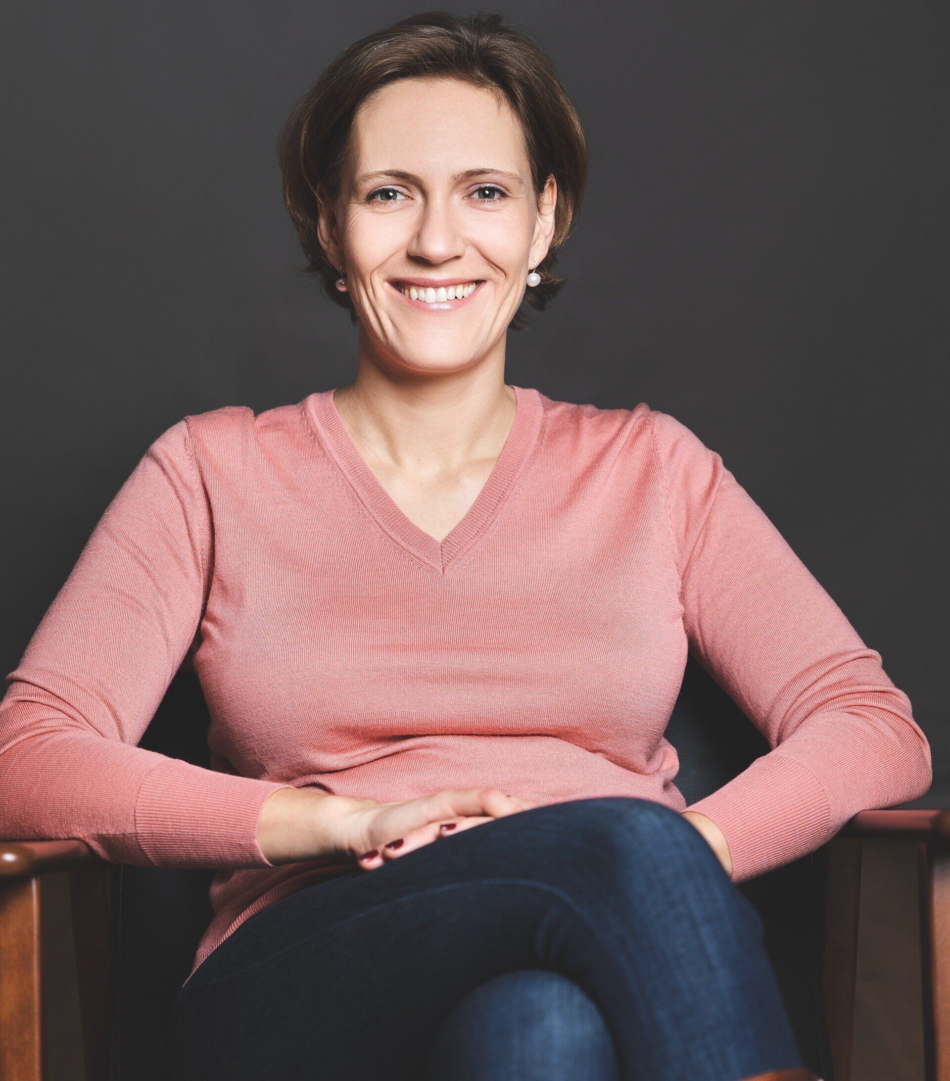 Dr. Ulrike Strohscheer (sitzend)