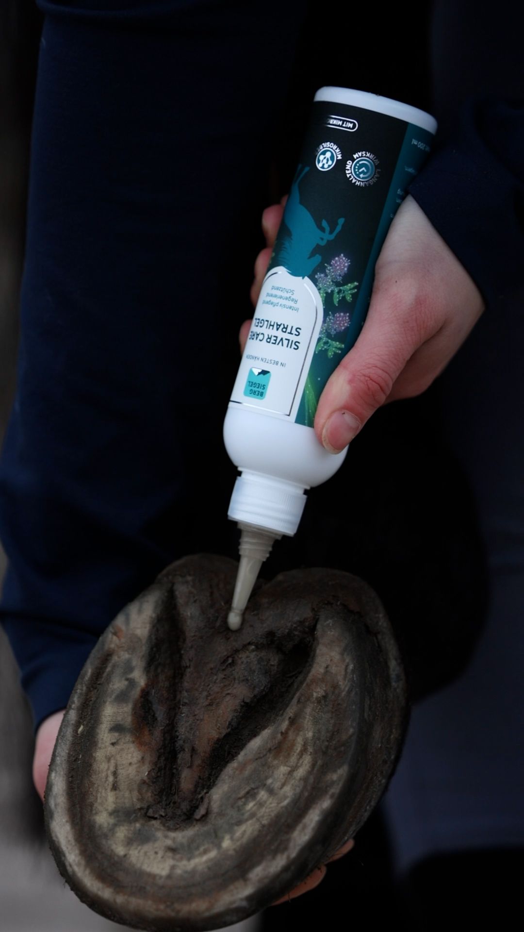 SILVER CARE STRAHLGEL wird auf den Strahl aufgetragen