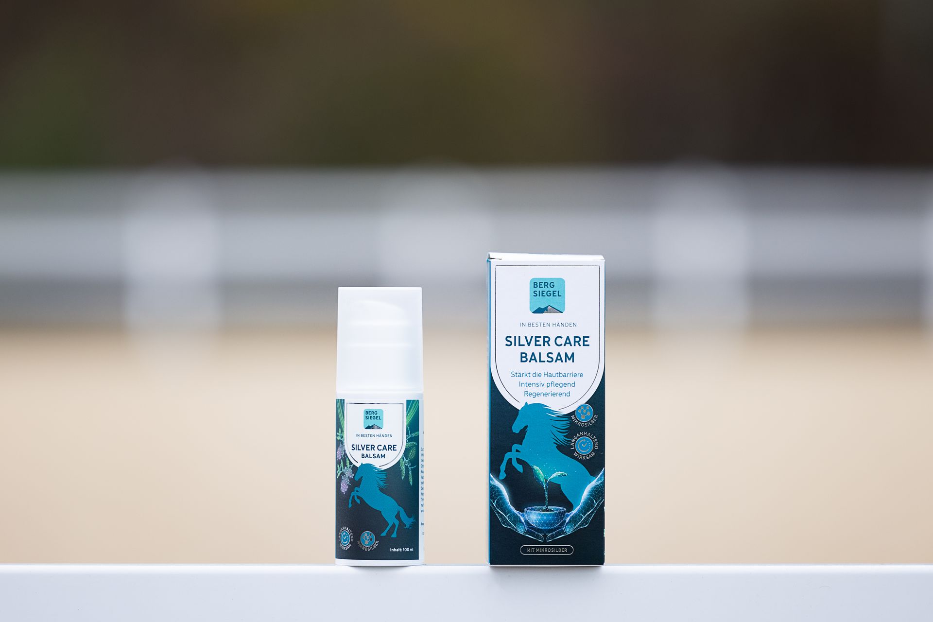 Darstellung SILVER CARE BALSAM auf einem Zaun