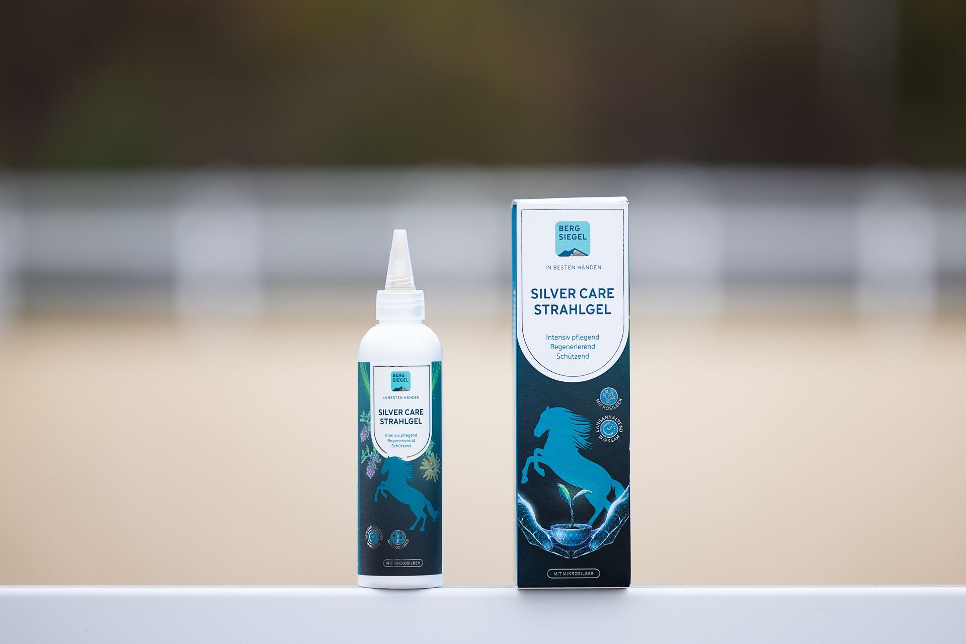 Darstellung SILVER CARE STRAHLGEL auf einem Zaun