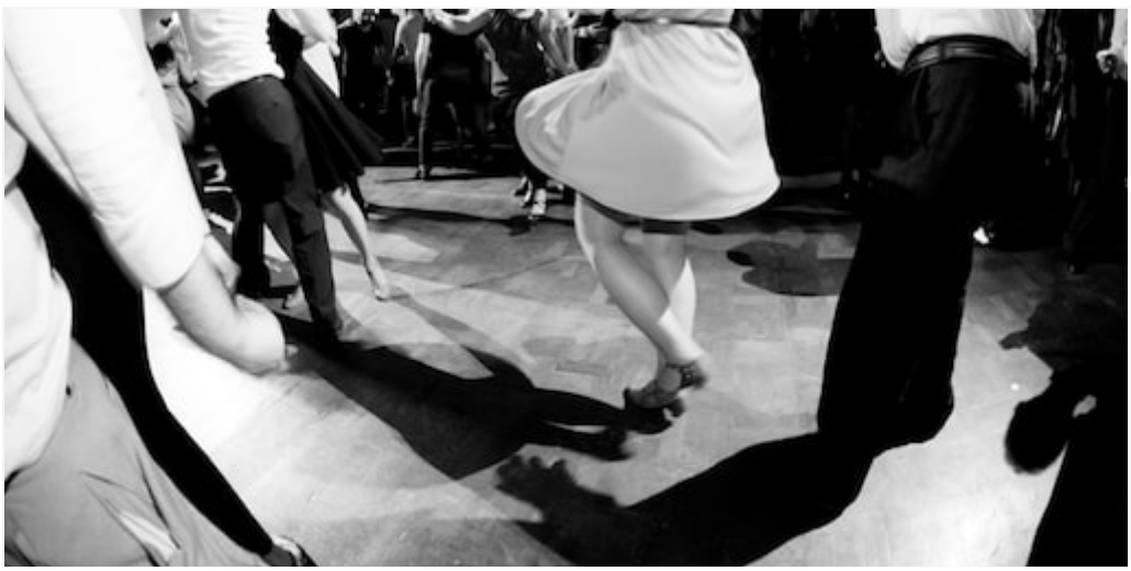 Tanzen in der Tanzschule Tanzstern in Salzburg Maxglan. Beim offenen Tanzabend!