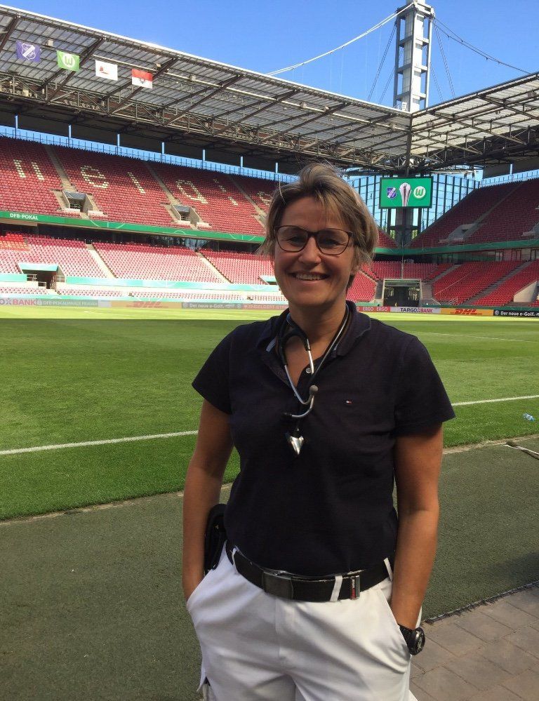 Dr. med. Astrid Offer - DFB Pokalendspiel der Frauen, Köln
