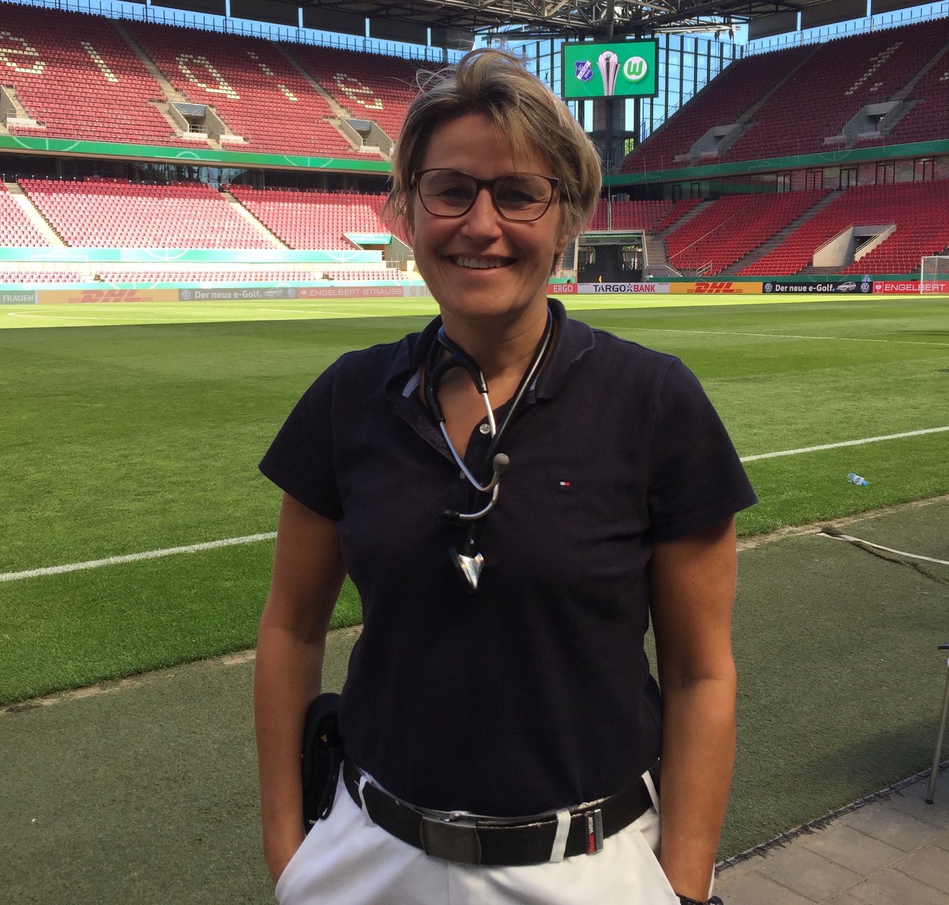 Dr. med. Astrid Offer - Sportmedizin DFB-Pokalendspiel Frauen Köln