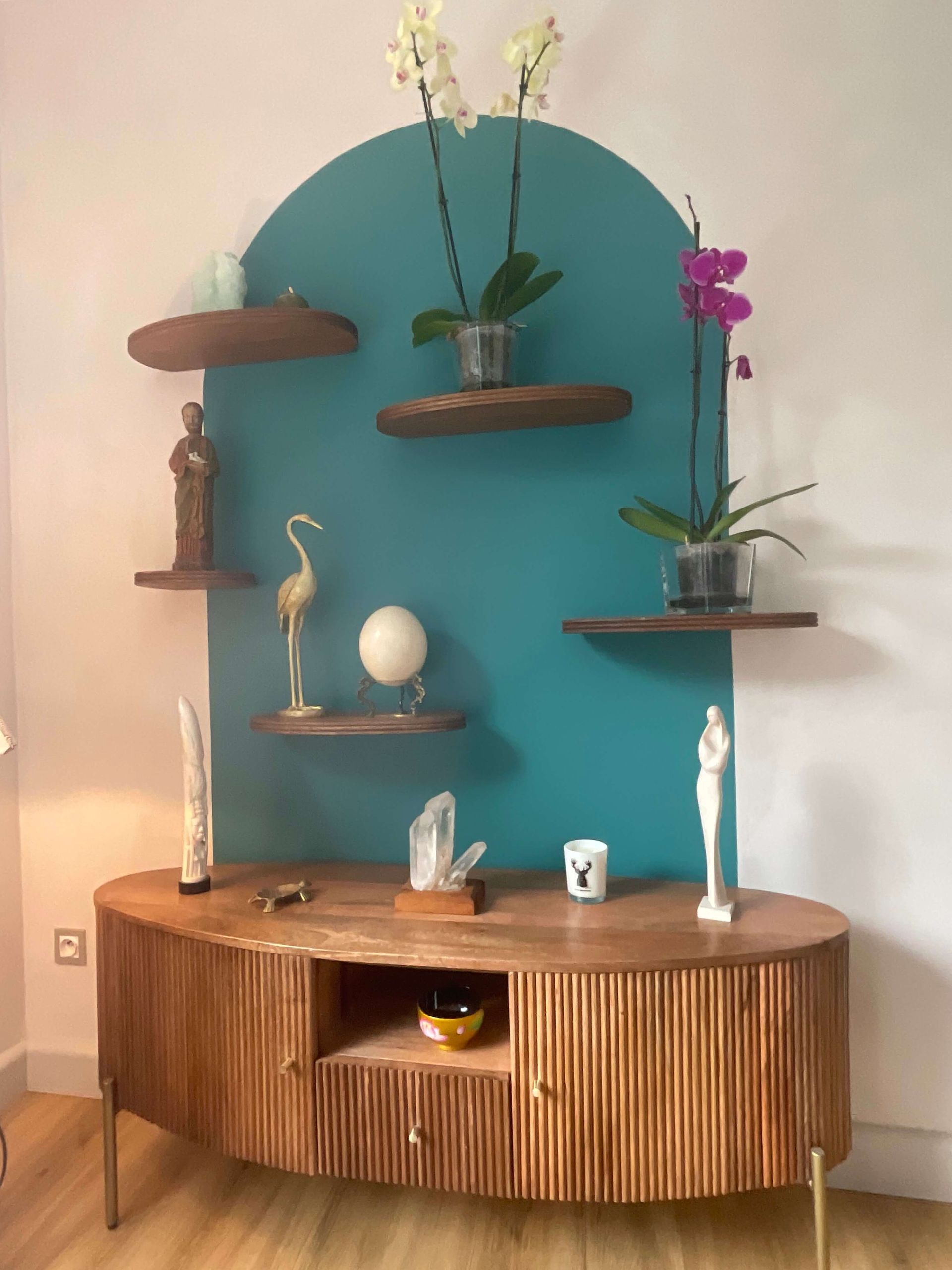 Création originale d'un meuble étagère avec une arche bleu canard-rénovation salon à Paray le Monial-Couleurs d'intérieur basé à La Clayette