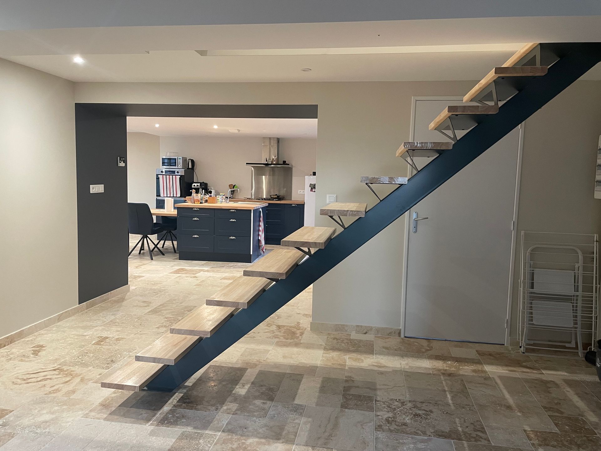 Découverte du Salon après les travaux de rénovation dans la maison sur la commune de saint Symphorien des bois (71) avec le nouvel intérieur.