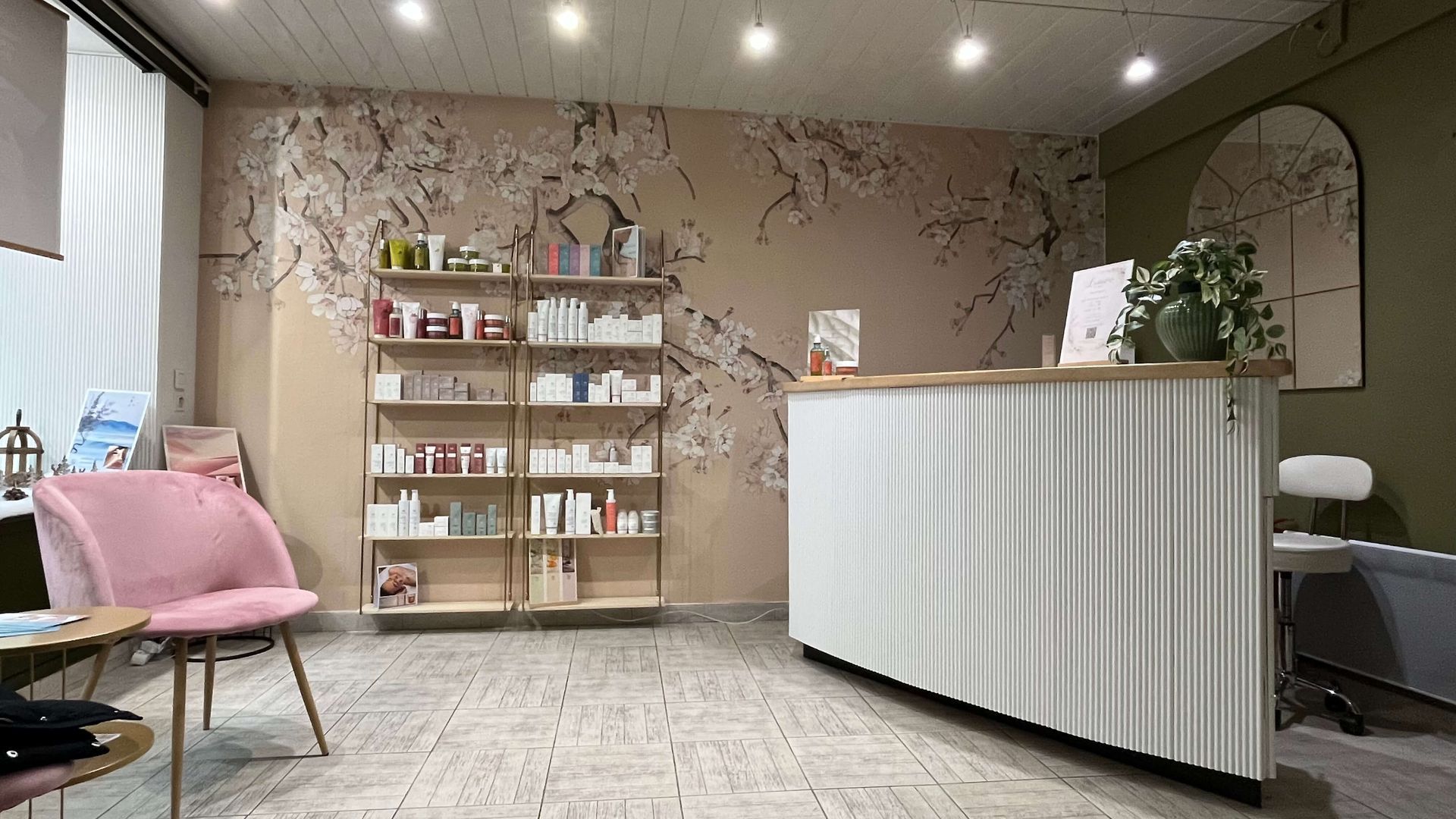 Photo apres renovation-institut de beaute-l Institut by Marie à La Clayette-Natacha Labruyere decoratrice architecte d interieur basee a La Clayette