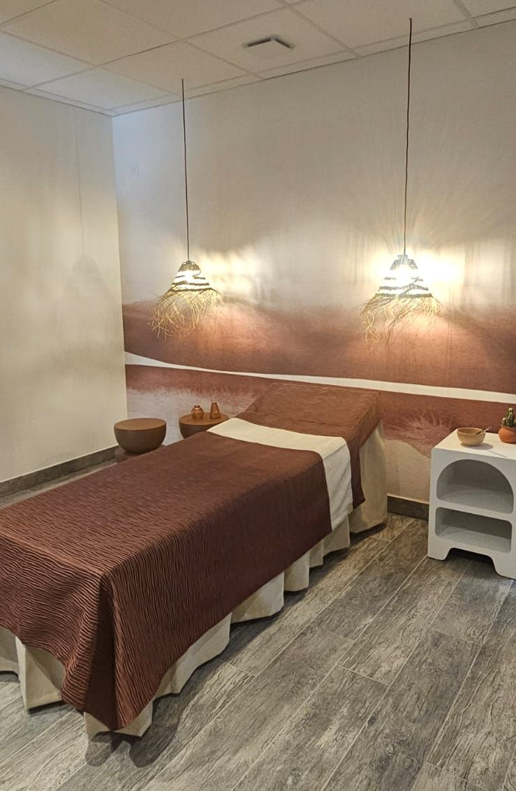 Photo apres renovation-salons funeraires-chambre funeraire terre de sienne-Chauffailles-Briday-Millet-Natacha Labruyere decoratrice architecte d interieur basee a La Clayette