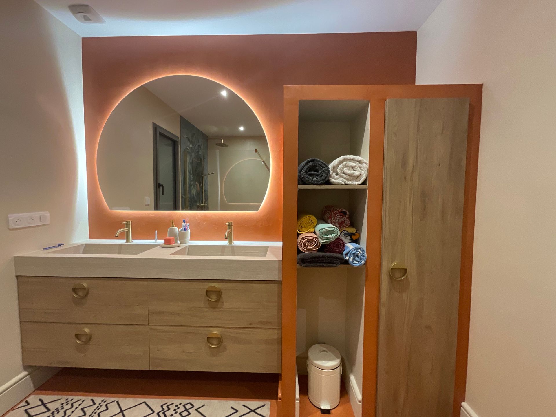 Projet d'aménagement & décoration d'intérieur sur plan-Construction maison à Toulon sur Arroux-Salle de bain ambiance exotique-meuble sur mesure béton ciré Marius Aurenti-Natacha Labruyere architecte décoratrice d'intérieur à La Clayette