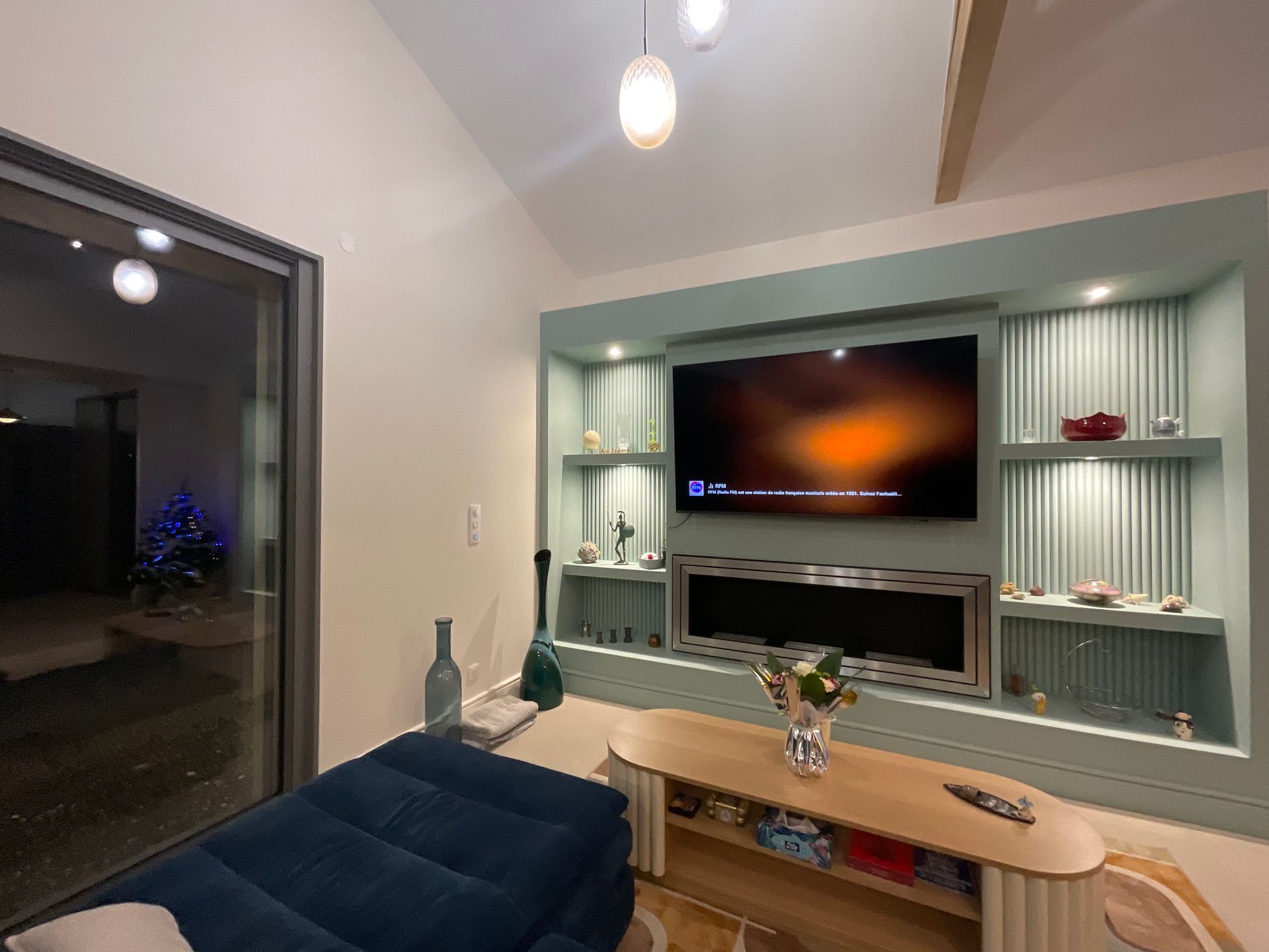 Projet d'aménagement & décoration d'intérieur sur plan-Construction maison à Toulon sur Arroux-Salon moderne-meuble télé panneauX muraux Canelé Noël&Marquet-Natacha Labruyere architecte décoratrice d'intérieur à La Clayette