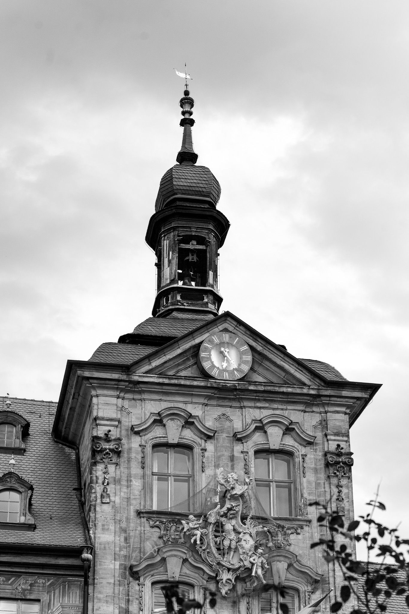 Das Alte Rathaus in Bamberg mit Uhrturm und barocker Fassade – beliebtes Fotomotiv beim Fotowalk durch die Altstadt.