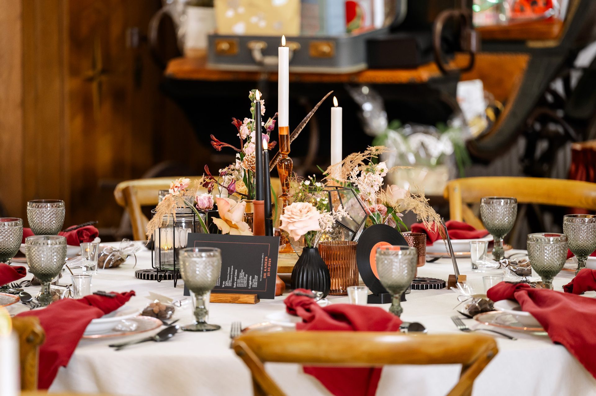 Hochzeitstisch mit Kerzen