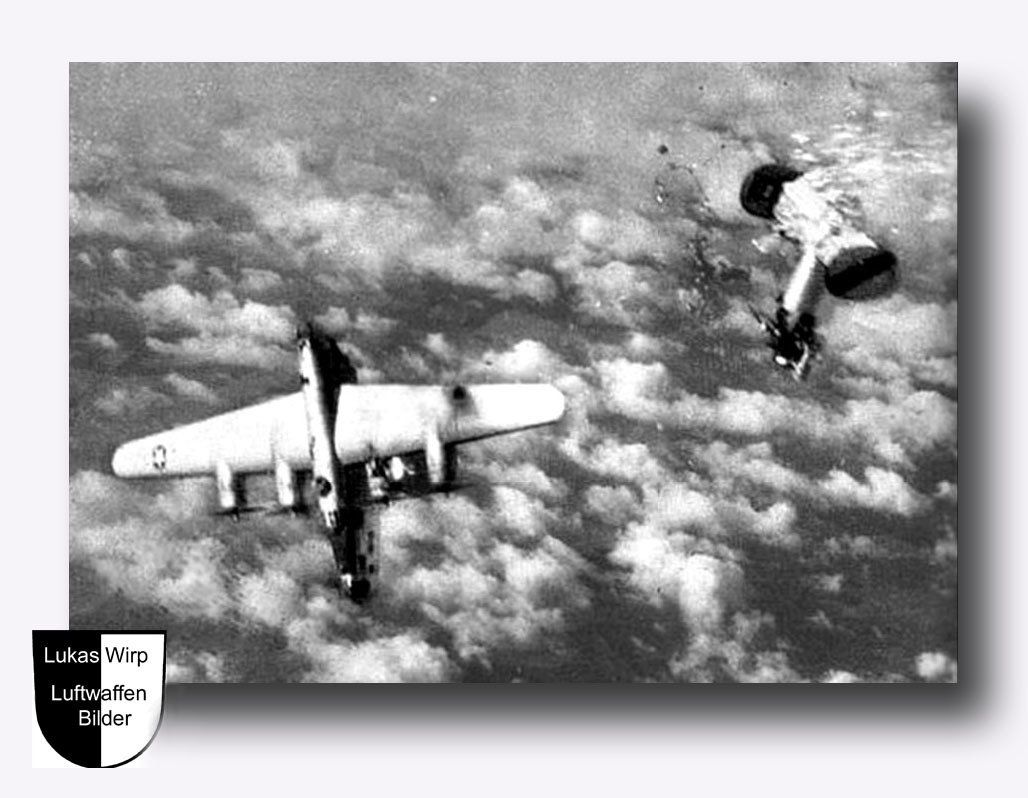 Originalfoto Abschuss B-17 Bomber Abschuss eines US B-17 Bombers ueber Deutschland