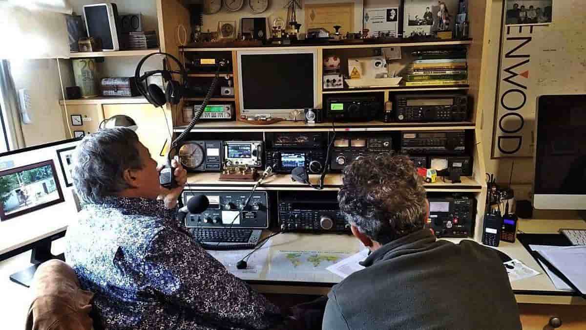 escuchar radio aficionados en vivo