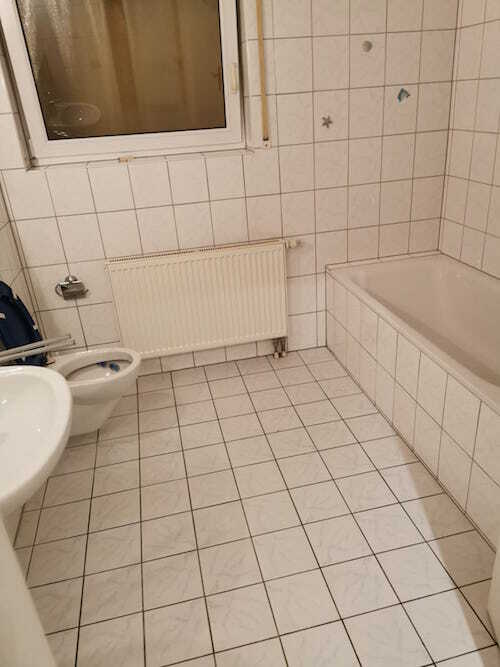 Badezimmer in Marburg nach der Grundreinigung – Umweltfreundlich gereinigt und wieder benutzbar.