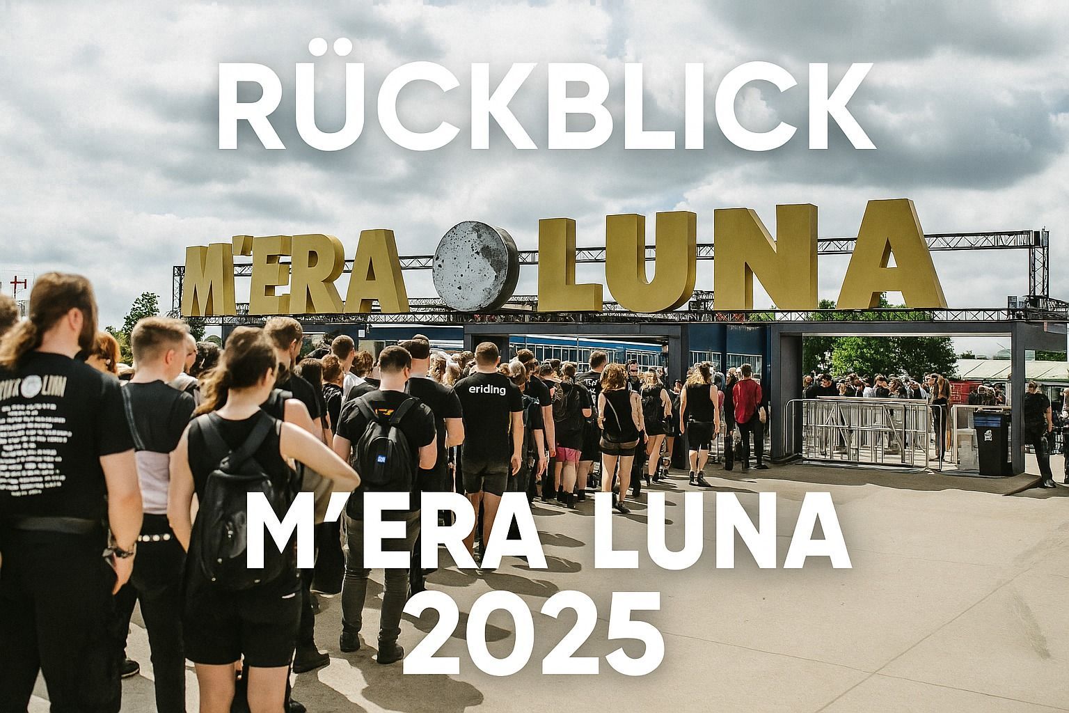 Foto zeigt eine Menschenschlange Gothic Anhänger die auf das Gelände von Mera Luna gehen wollen