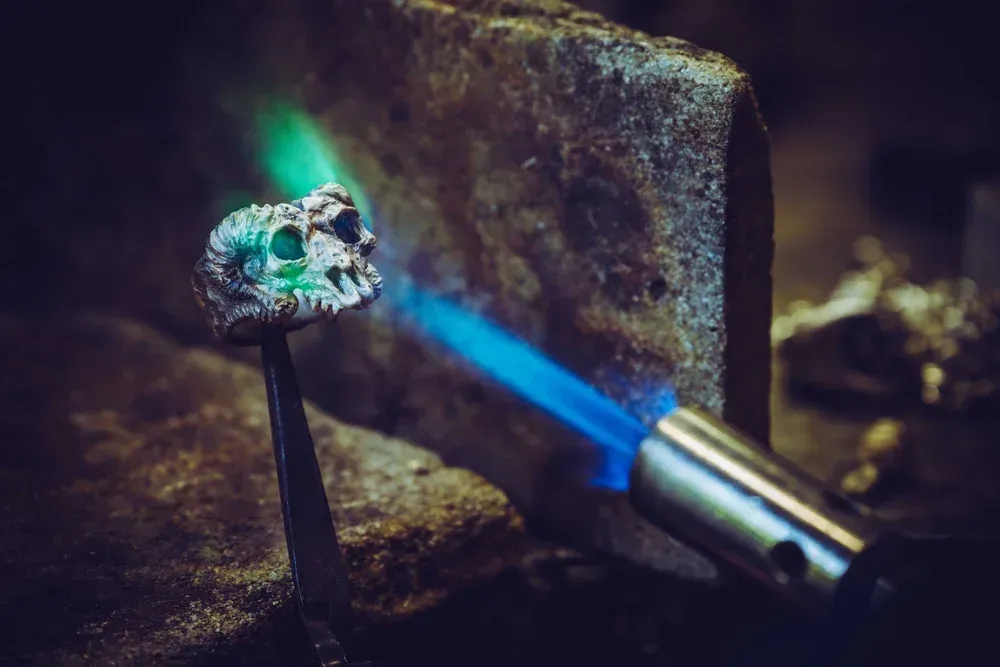 Designerschmuck und feine Accessoires im außergewöhnlichem Stil.