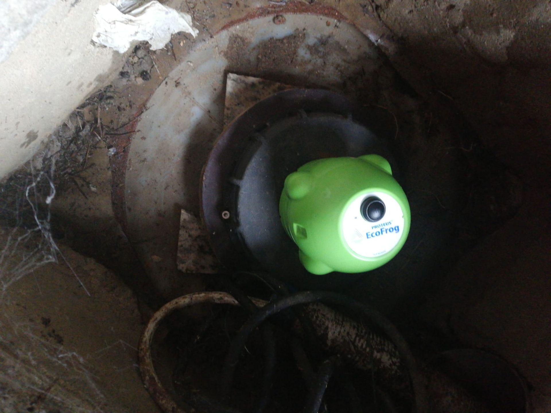 Proteus EcoFrog im Einsatz Proteus EcoFrog auf Tank montiert